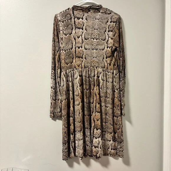 NWT H&M Long Sleeve Snake Print Dress Medium - Picture 3 of 3